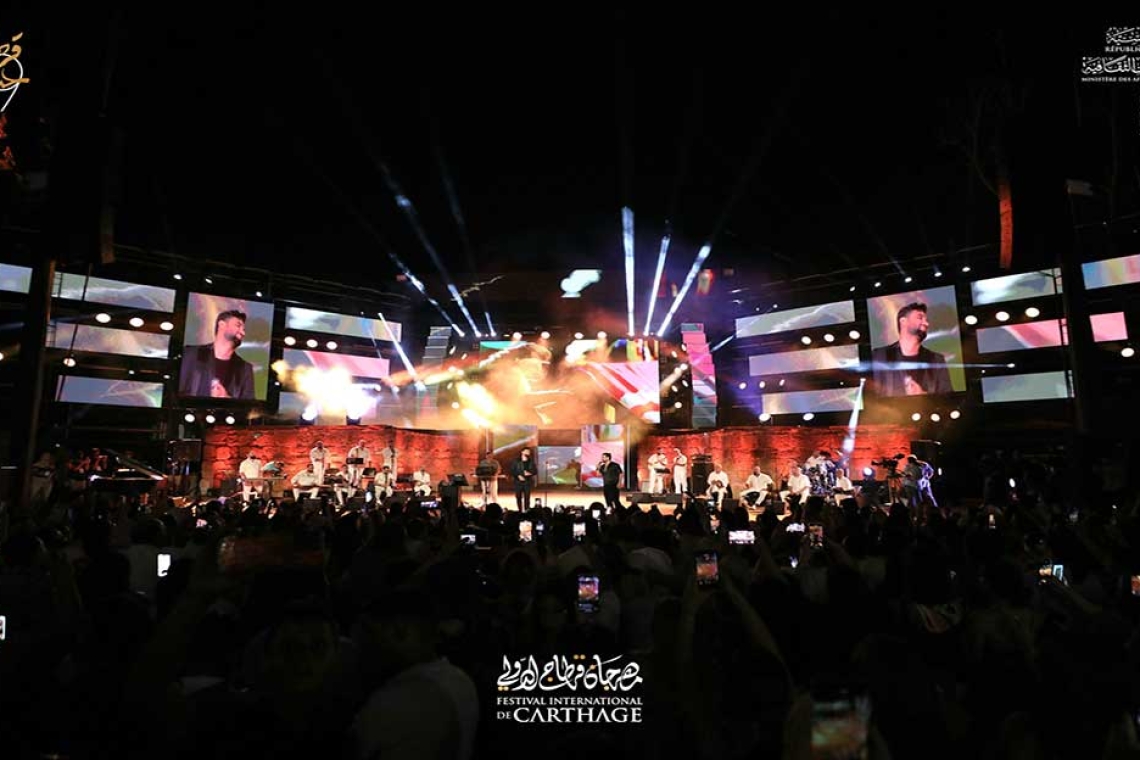 De « Takee » à « Houwiyati » : Nassif Zeytoun brille au festival de Carthage  
