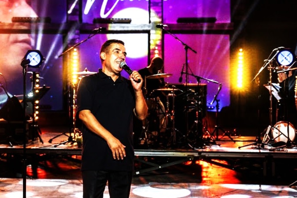 Cheb Mami chante ces racines à Hammamet et enflamme la foule