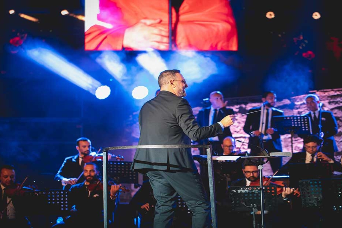 صوت آدم يضيء مسرح قرطاج 