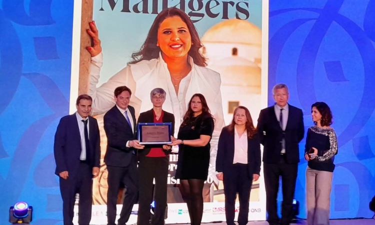 مبتكرة  في التحول الرقمي والذكاء الاصطناعي تتوج بجائزة رائدات الأعمال التونسيات