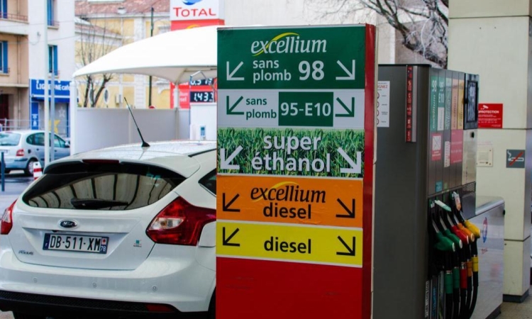 اجراءات حكومية فرنسية لمواجهة ارتفاع  أسعار الوقود